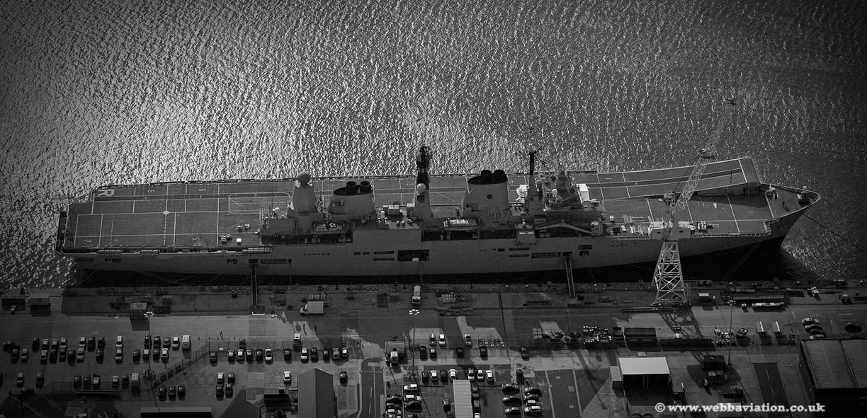 HMS-Ark-Royal-cb05077bw.jpg