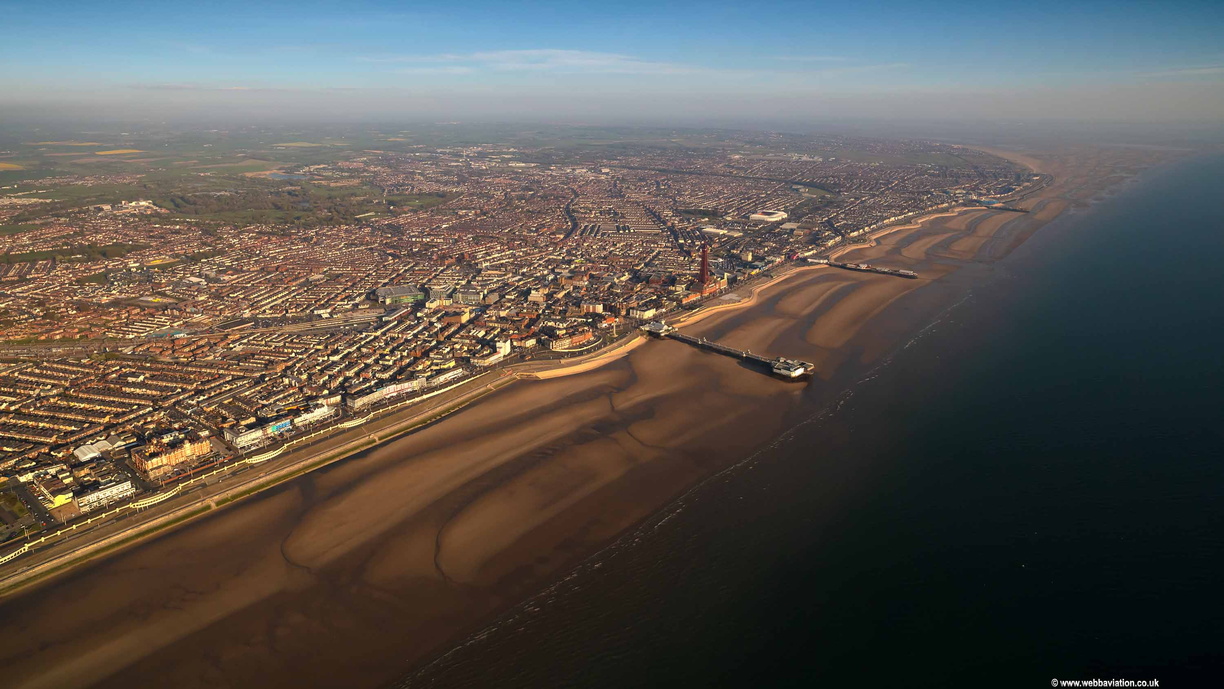 Blackpool_aerial_photo_qd03147.jpg