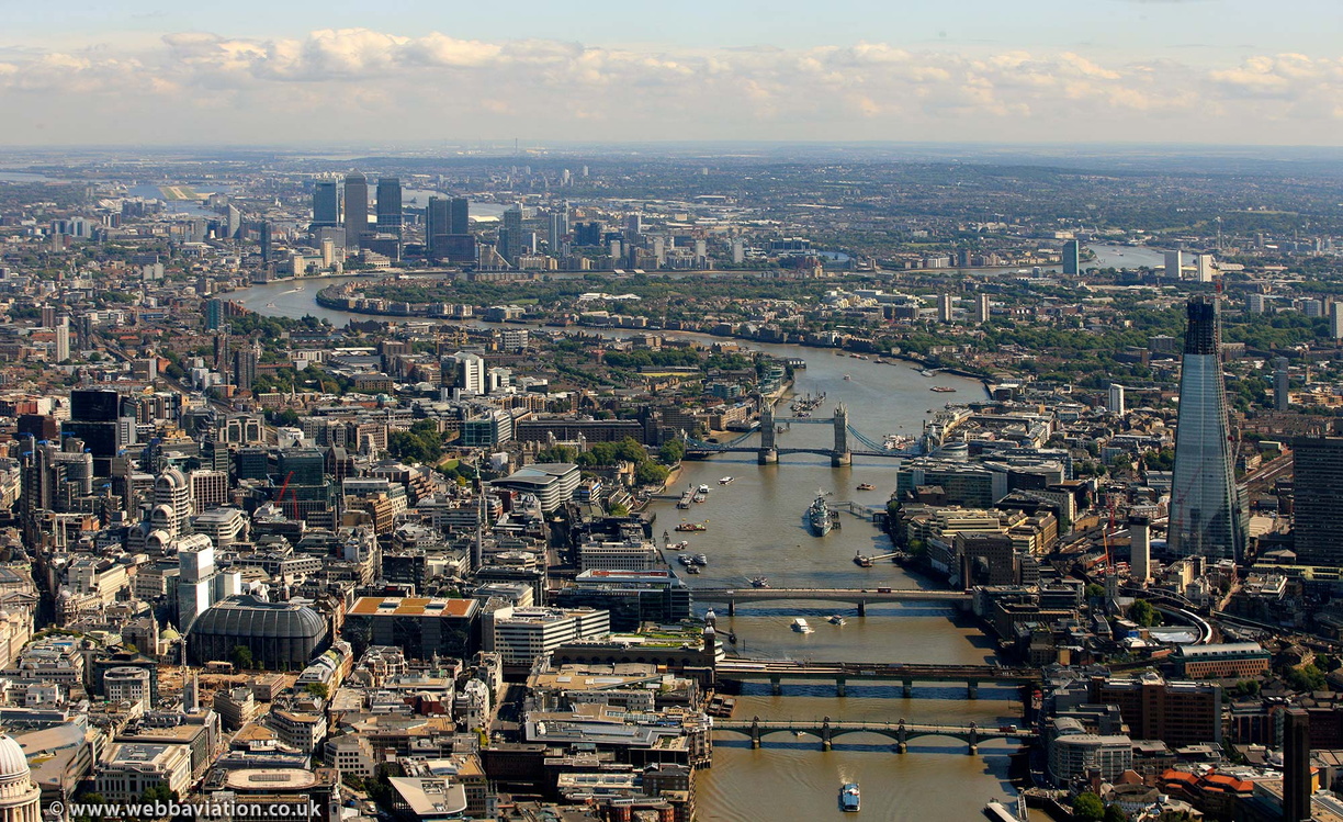 River_Thames_London_aerial_fb25616.jpg