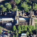 Lichfield_Cathedral_sideview_md02997.jpg