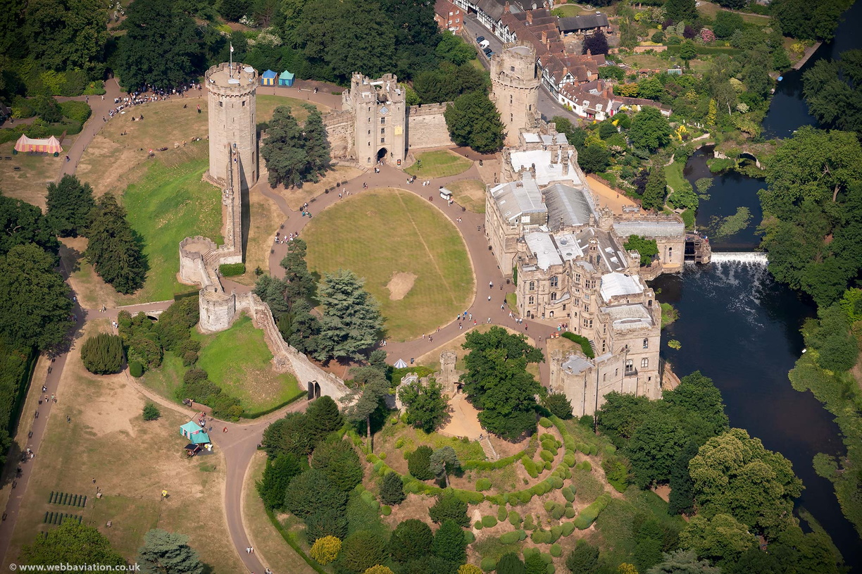 warwick-castle-aerial-aa05526b.jpg
