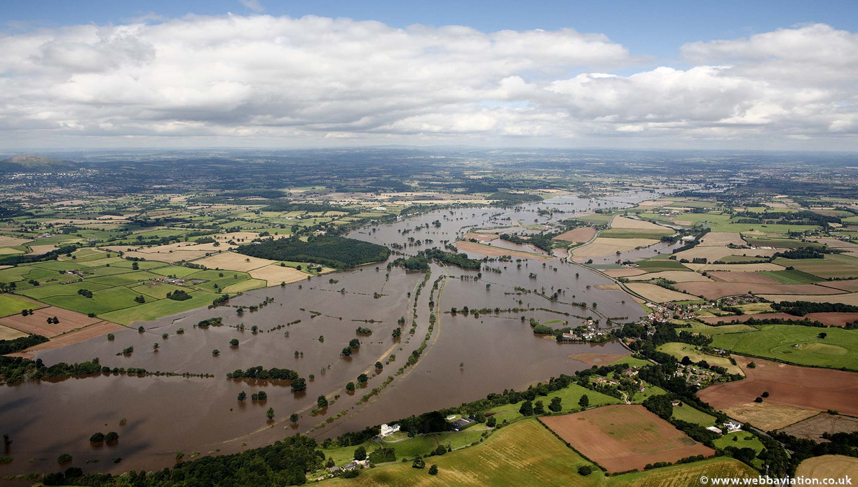 River Severn at   Stoke Severn  during the great floods of 2007 from the air