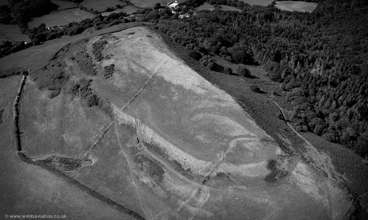 Cil_ifor_Top_promontory_fort_md09512bw.jpg